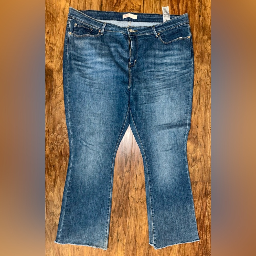 Levi’s Signature Flare Leg with Frayed Edges 20